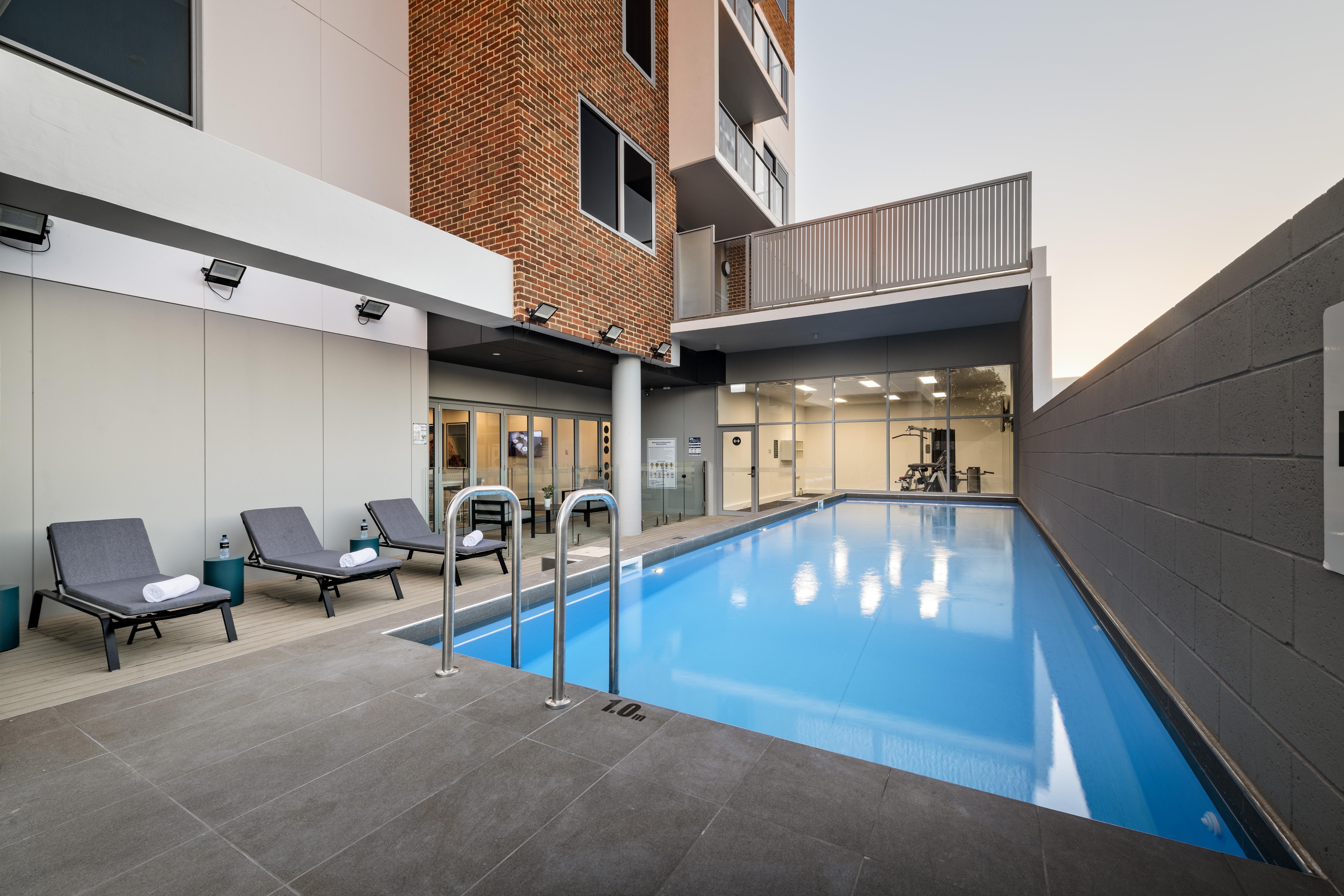 Quest Midland Aparthotel Exteriör bild