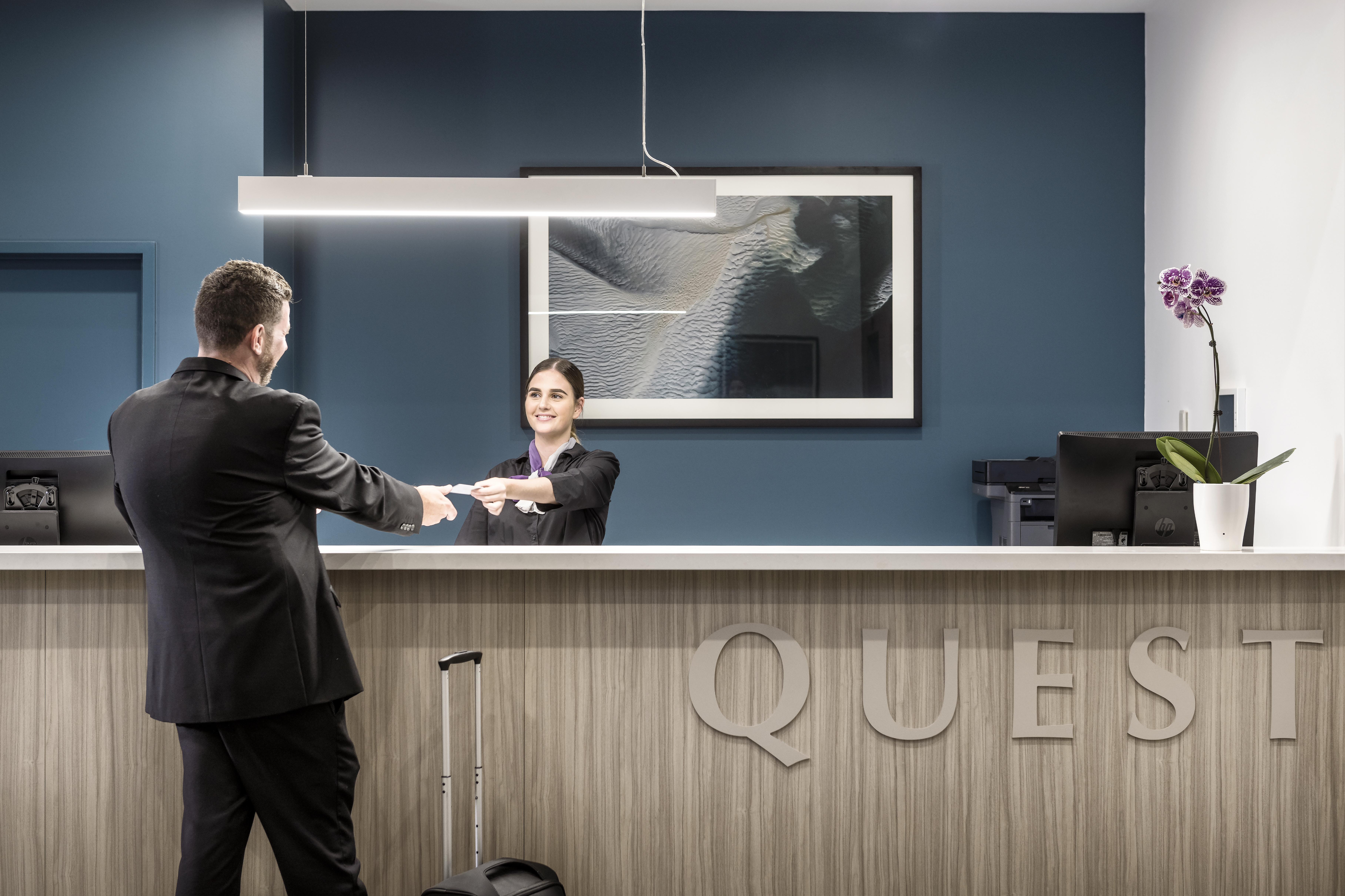 Quest Midland Aparthotel Exteriör bild
